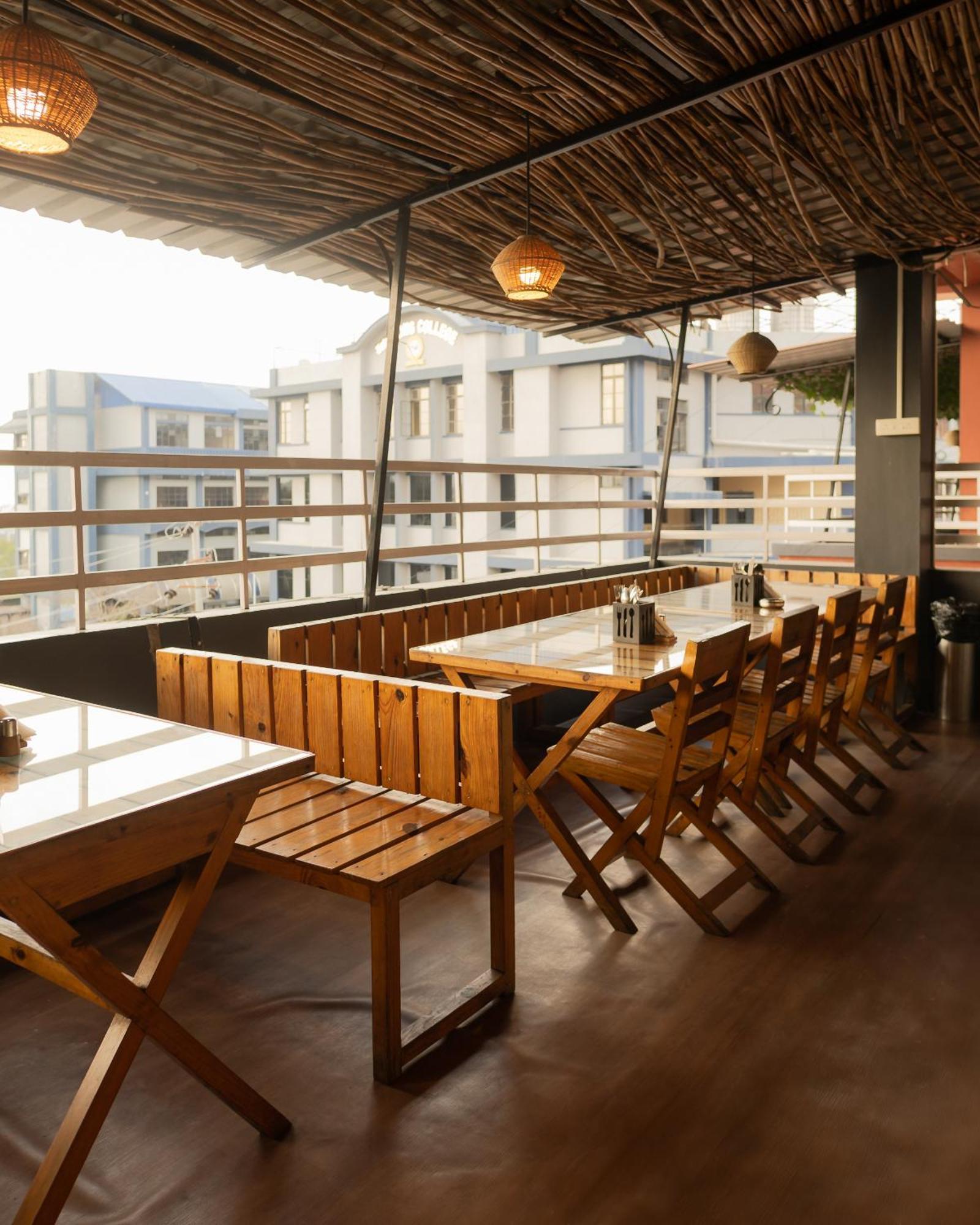 Hotel The Living Roof Shillong Exterior foto